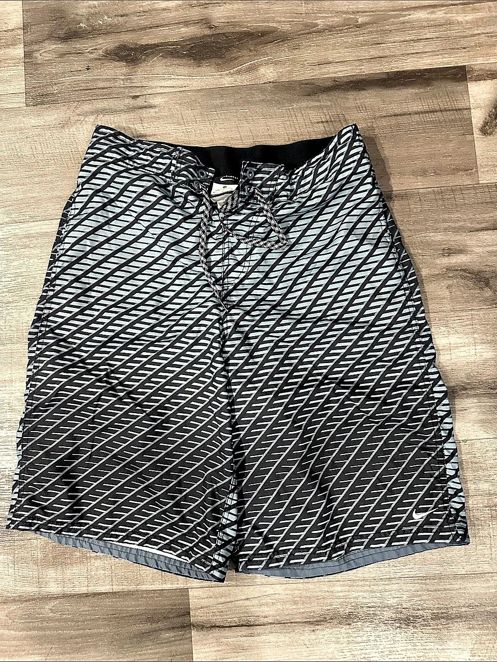 Nike Men's Geometric Athletic Shorts Black & Gray Medium
